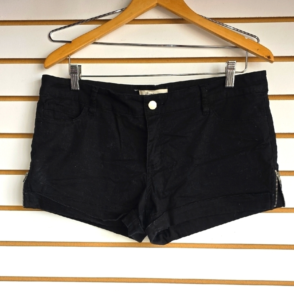 Black Jeans Shorts w/Side Zippers